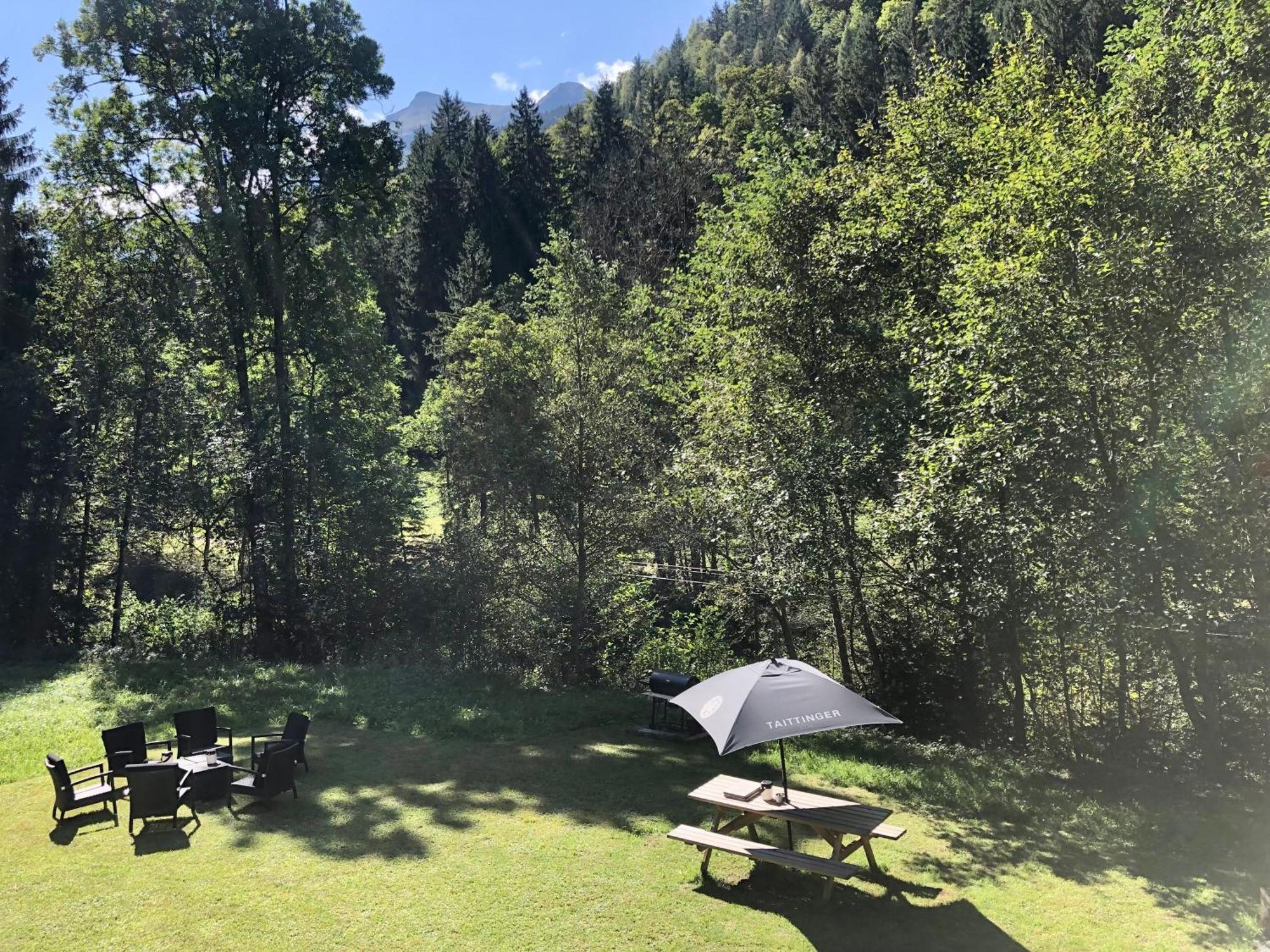 Chalet en pleine nature avec 2 appartements pour 6 ou 8 qui peuvent être réunis en 1 pour 14 personnes Saint-Gervais-les-Bains Exterior foto